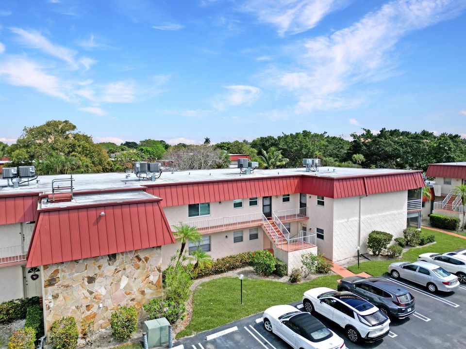 待售: $144,000 (2 贝兹, 2 浴室, 1088 平方英尺)