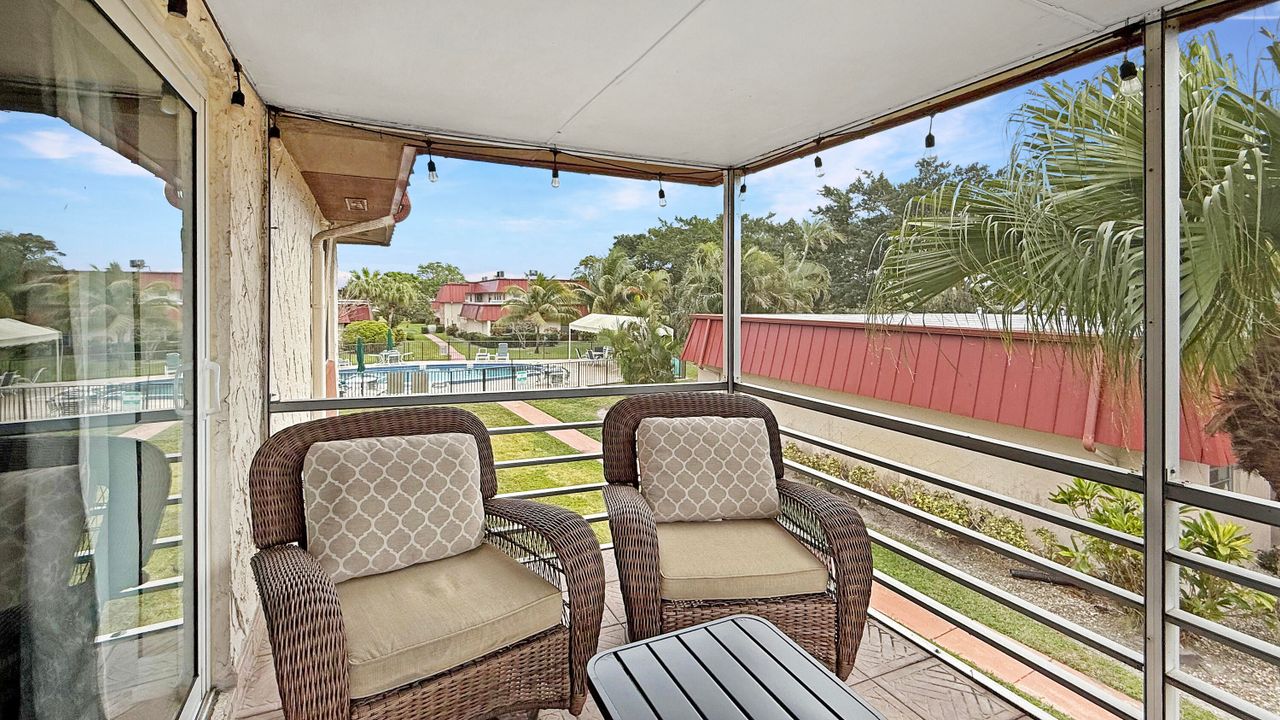 待售: $144,000 (2 贝兹, 2 浴室, 1088 平方英尺)