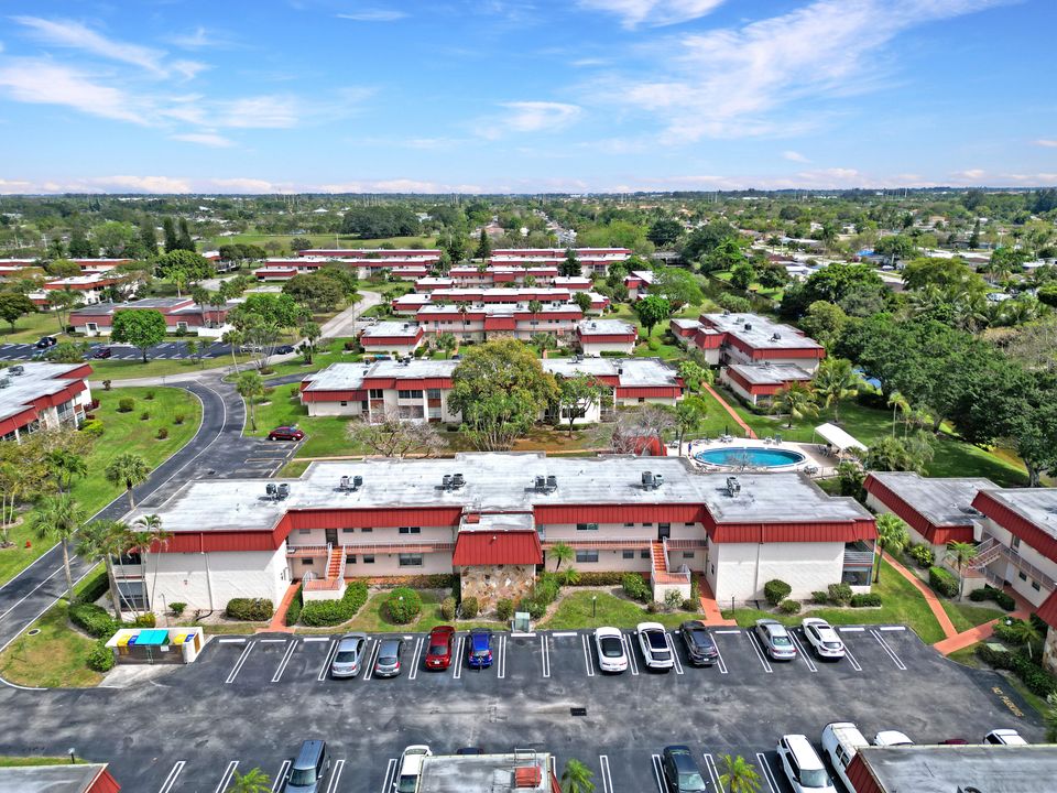 待售: $144,000 (2 贝兹, 2 浴室, 1088 平方英尺)