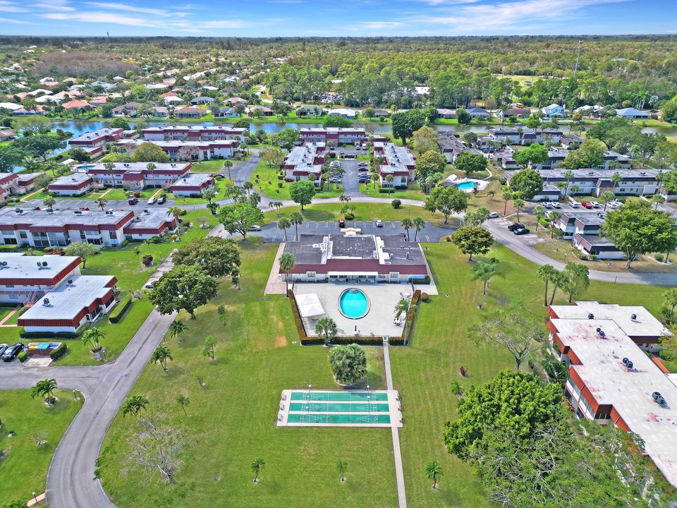 待售: $144,000 (2 贝兹, 2 浴室, 1088 平方英尺)