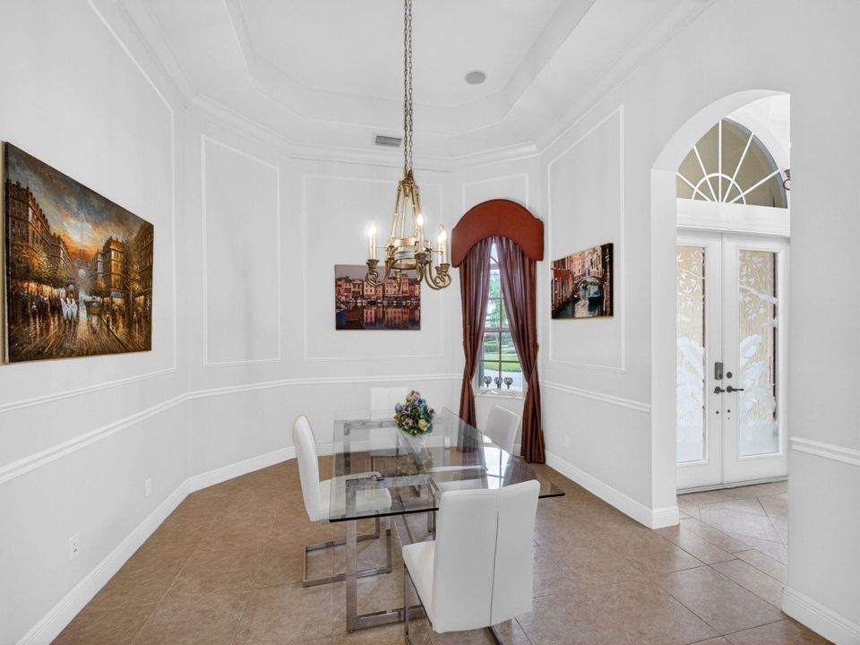 En Venta: $715,000 (3 camas, 3 baños, 2708 Pies cuadrados)