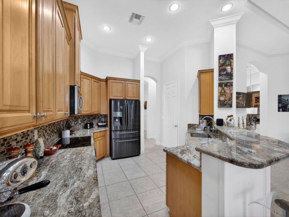 En Venta: $715,000 (3 camas, 3 baños, 2708 Pies cuadrados)