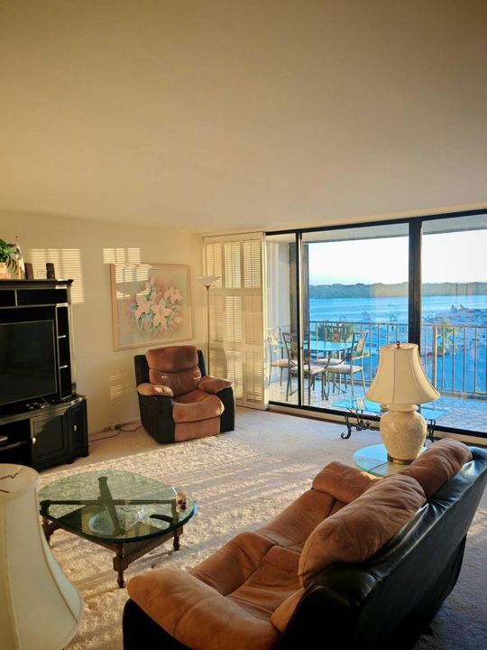 En Venta: $432,000 (2 camas, 2 baños, 1628 Pies cuadrados)