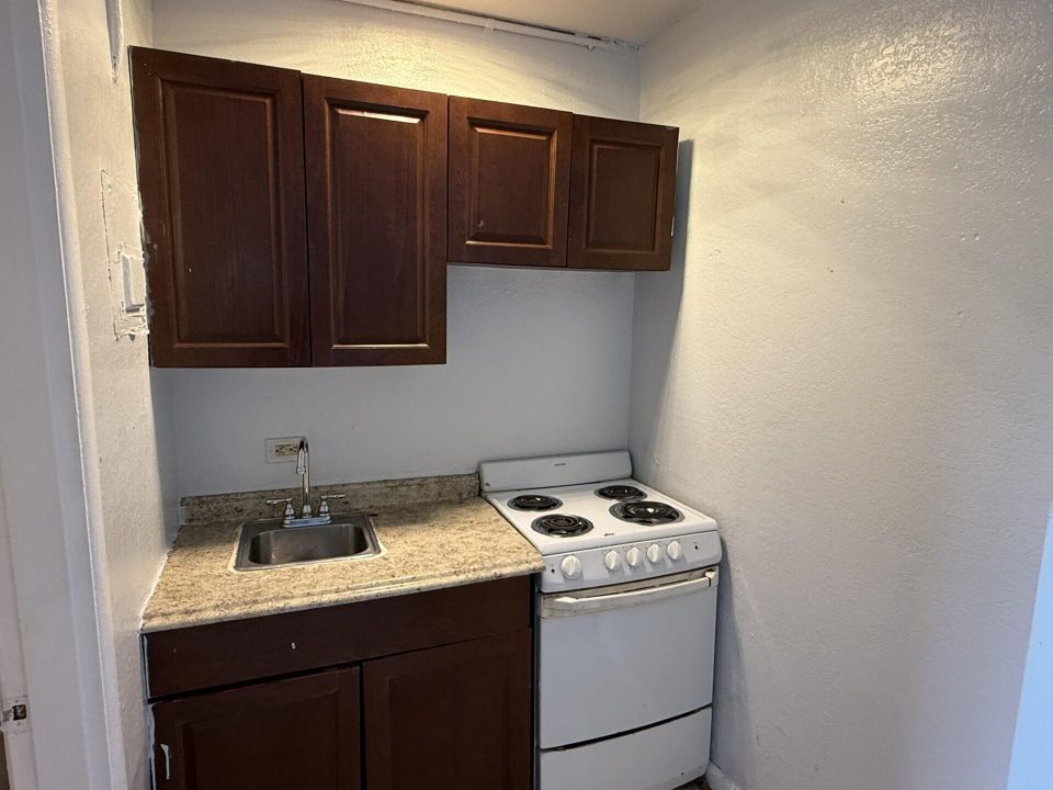 For Rent: $1,200 (0 beds, 1 baths, 300 Square Feet)