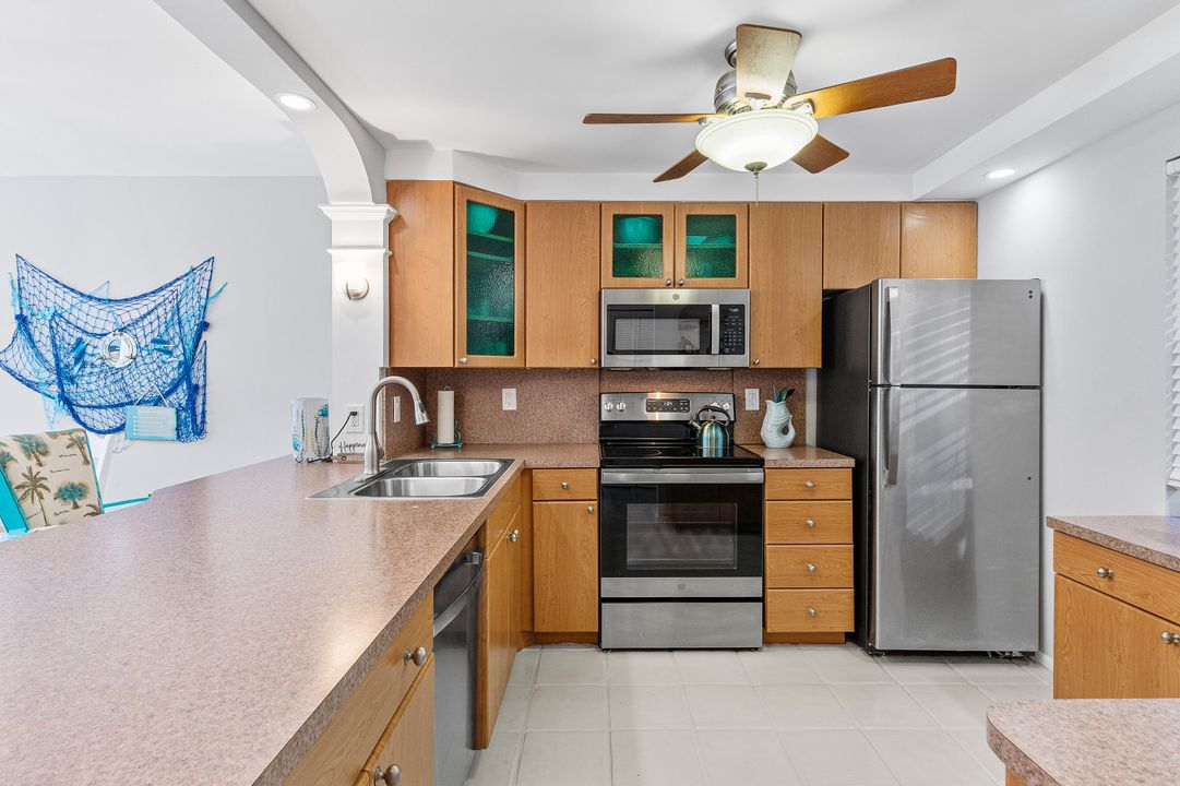 For Sale: $389,000 (2 beds, 2 baths, 1200 Square Feet)