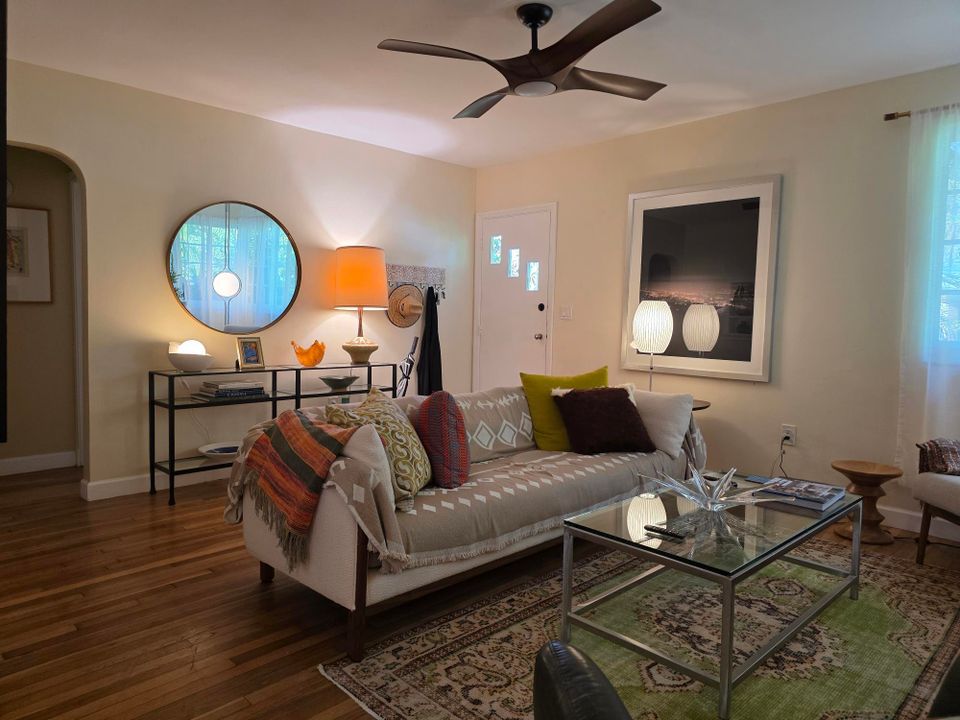 出租: $4,000 (3 贝兹, 2 浴室, 1344 平方英尺)