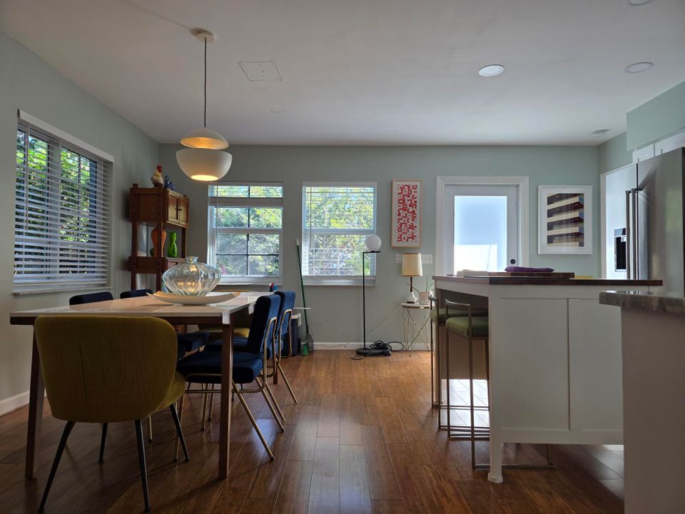 出租: $4,000 (3 贝兹, 2 浴室, 1344 平方英尺)