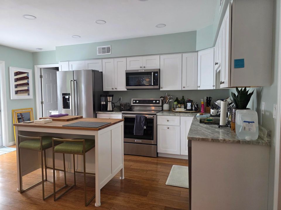 出租: $4,000 (3 贝兹, 2 浴室, 1344 平方英尺)