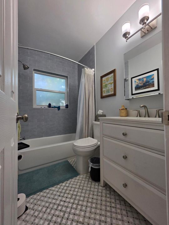 出租: $4,000 (3 贝兹, 2 浴室, 1344 平方英尺)