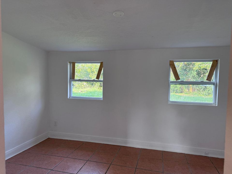 For Rent: $2,000 (3 beds, 2 baths, 1382 Square Feet)