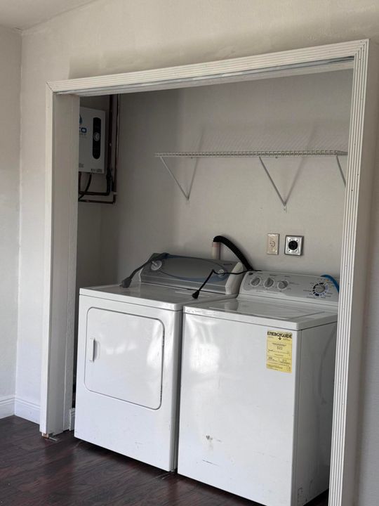 For Rent: $2,000 (3 beds, 2 baths, 1382 Square Feet)