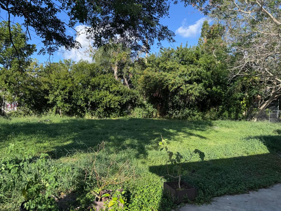 For Rent: $2,000 (3 beds, 2 baths, 1382 Square Feet)