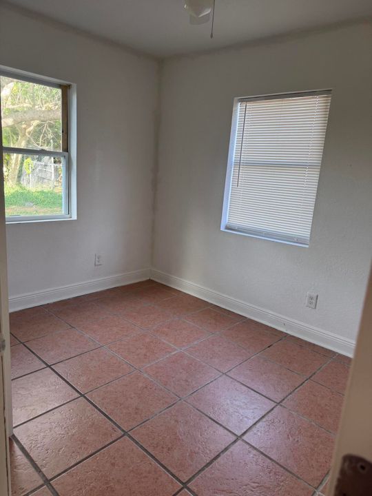 For Rent: $2,000 (3 beds, 2 baths, 1382 Square Feet)