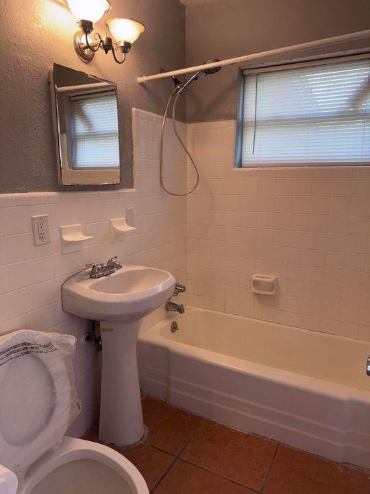 For Rent: $2,000 (3 beds, 2 baths, 1382 Square Feet)