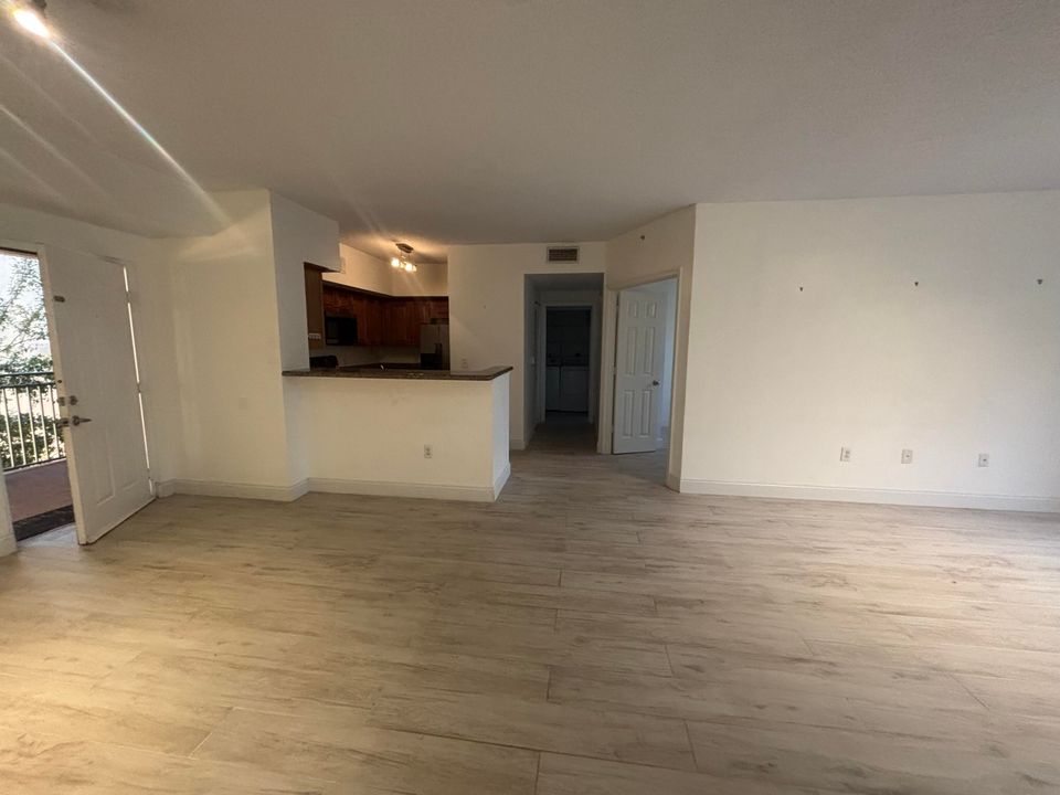 For Rent: $2,900 (3 beds, 2 baths, 1479 Square Feet)