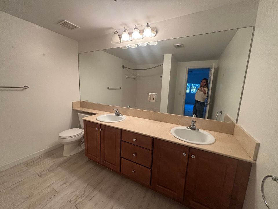 For Rent: $2,900 (3 beds, 2 baths, 1479 Square Feet)