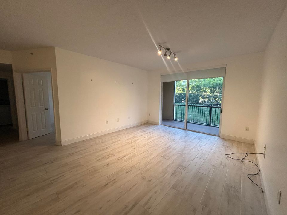 For Rent: $2,900 (3 beds, 2 baths, 1479 Square Feet)