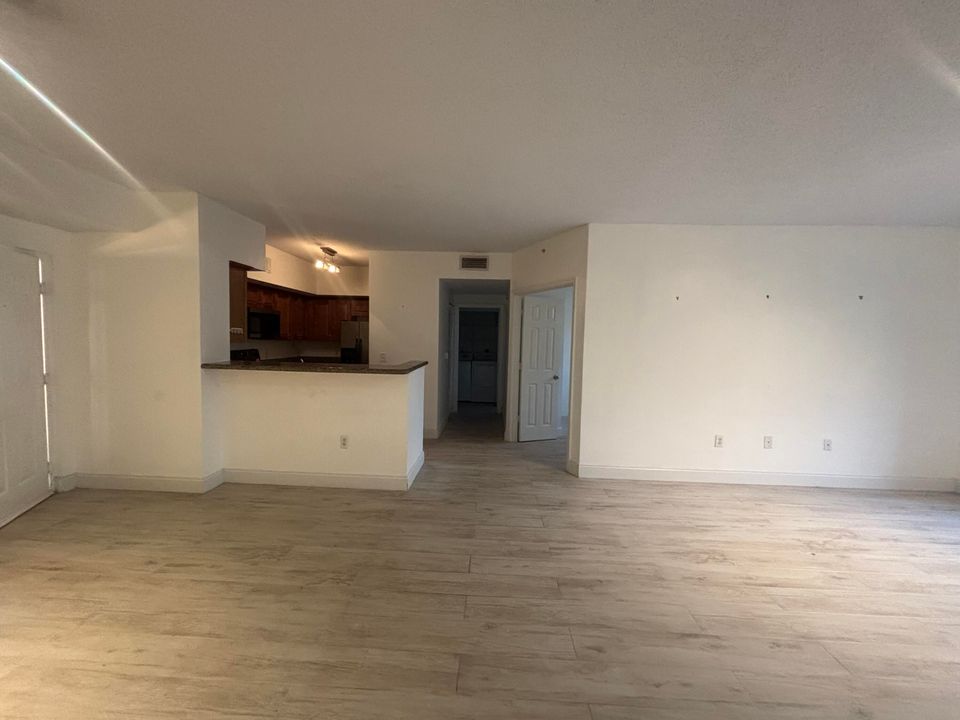 For Rent: $2,900 (3 beds, 2 baths, 1479 Square Feet)