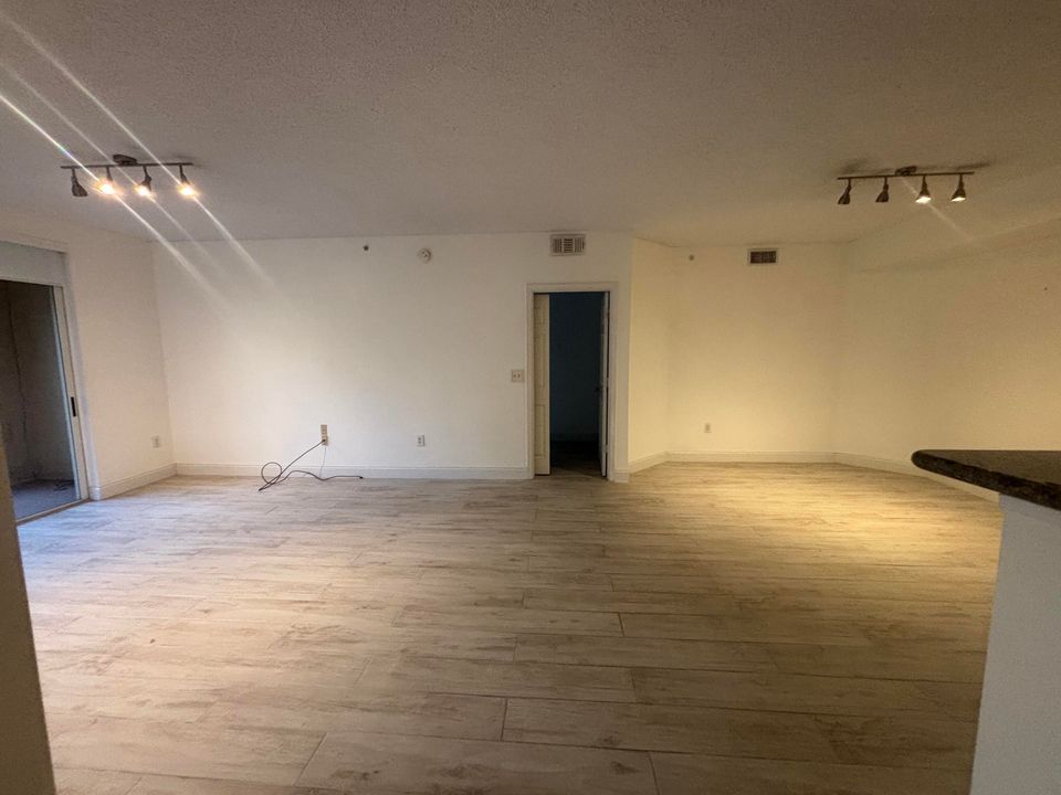 For Rent: $2,900 (3 beds, 2 baths, 1479 Square Feet)