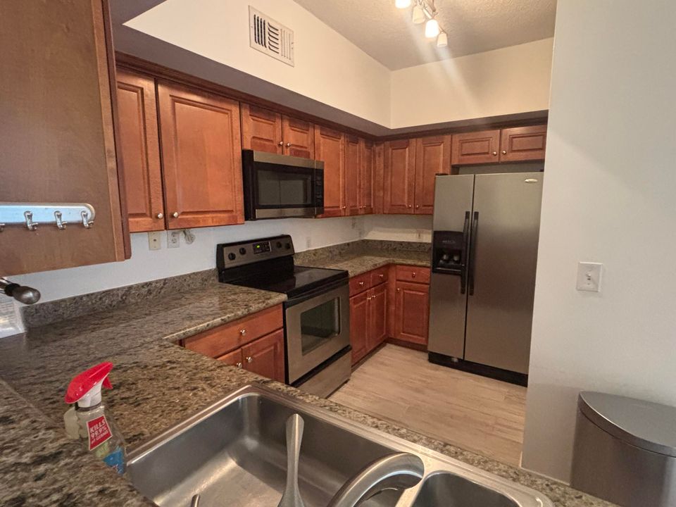 For Rent: $2,900 (3 beds, 2 baths, 1479 Square Feet)