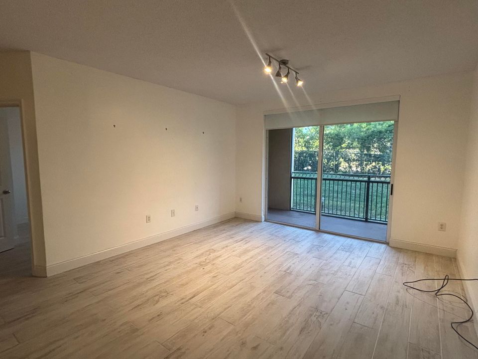 For Rent: $2,900 (3 beds, 2 baths, 1479 Square Feet)