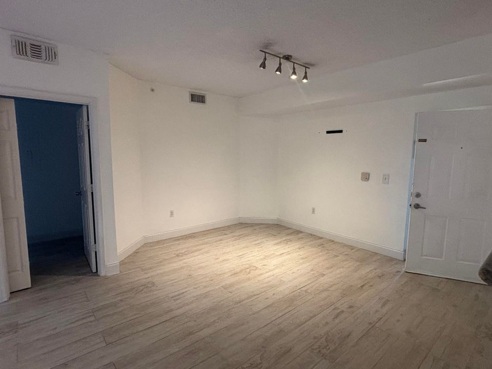 For Rent: $2,900 (3 beds, 2 baths, 1479 Square Feet)