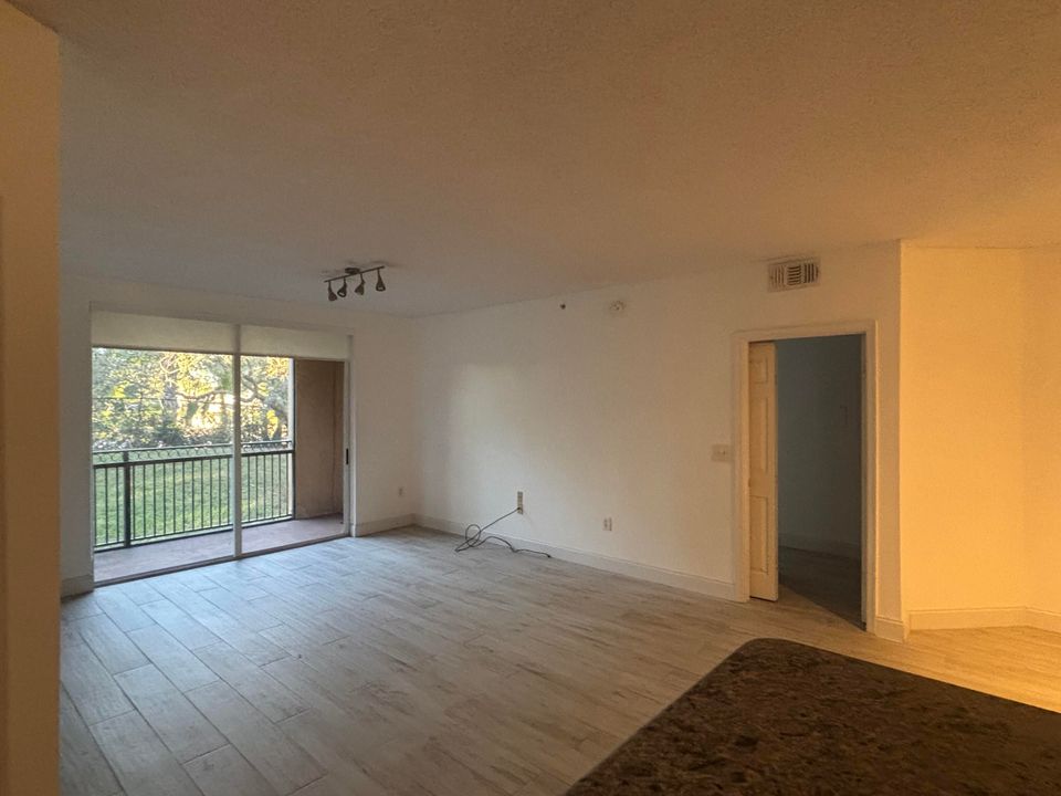 For Rent: $2,900 (3 beds, 2 baths, 1479 Square Feet)