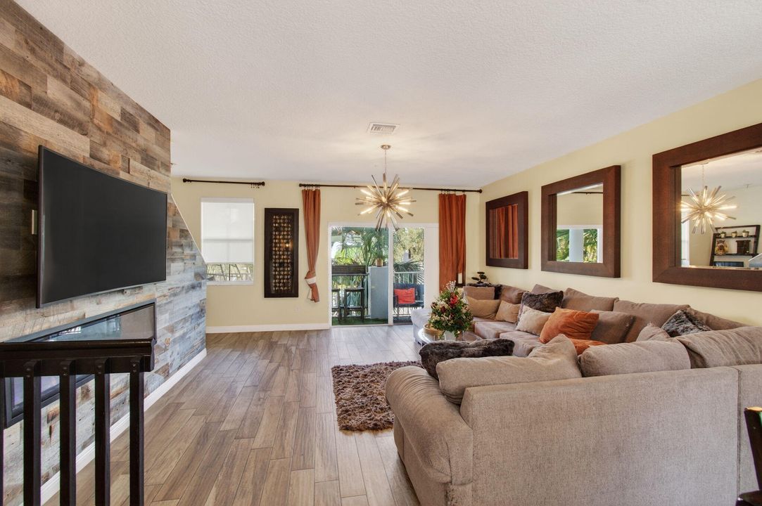 待售: $420,000 (4 贝兹, 3 浴室, 1988 平方英尺)