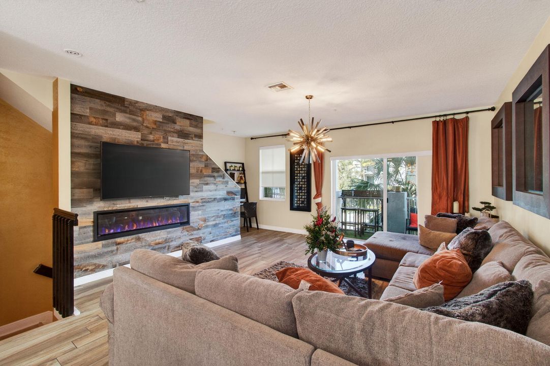 待售: $420,000 (4 贝兹, 3 浴室, 1988 平方英尺)