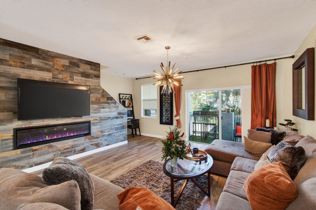 待售: $420,000 (4 贝兹, 3 浴室, 1988 平方英尺)