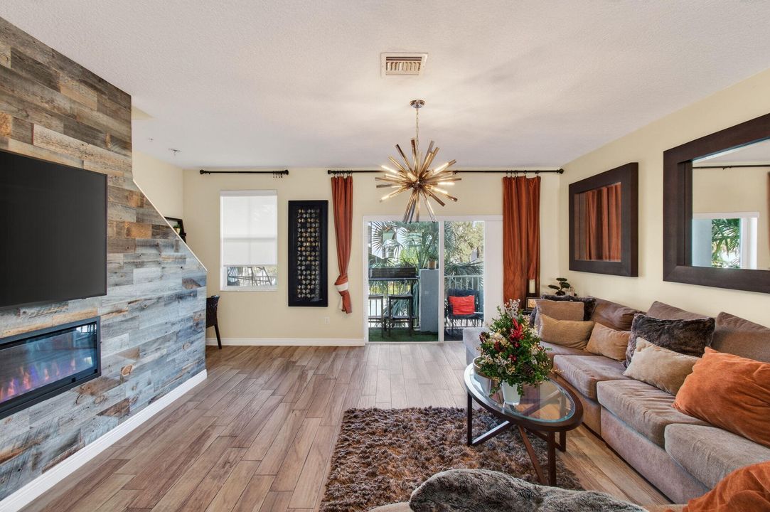 待售: $420,000 (4 贝兹, 3 浴室, 1988 平方英尺)