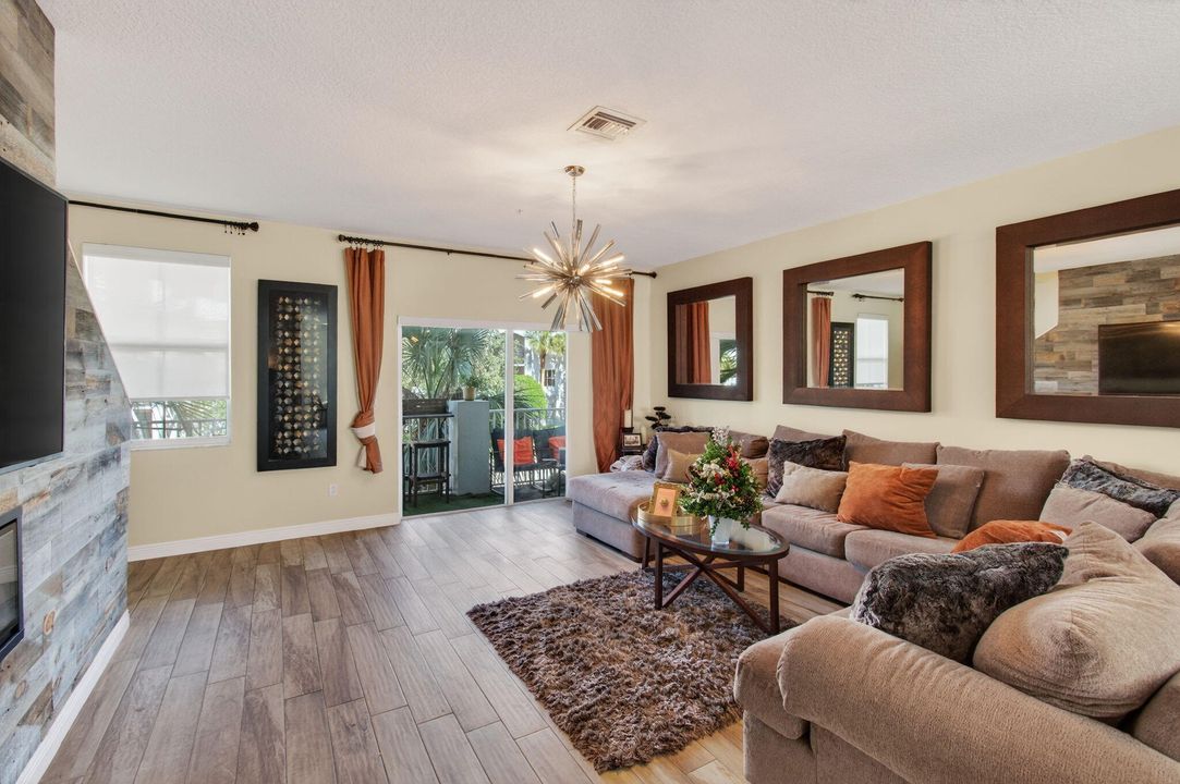 待售: $420,000 (4 贝兹, 3 浴室, 1988 平方英尺)