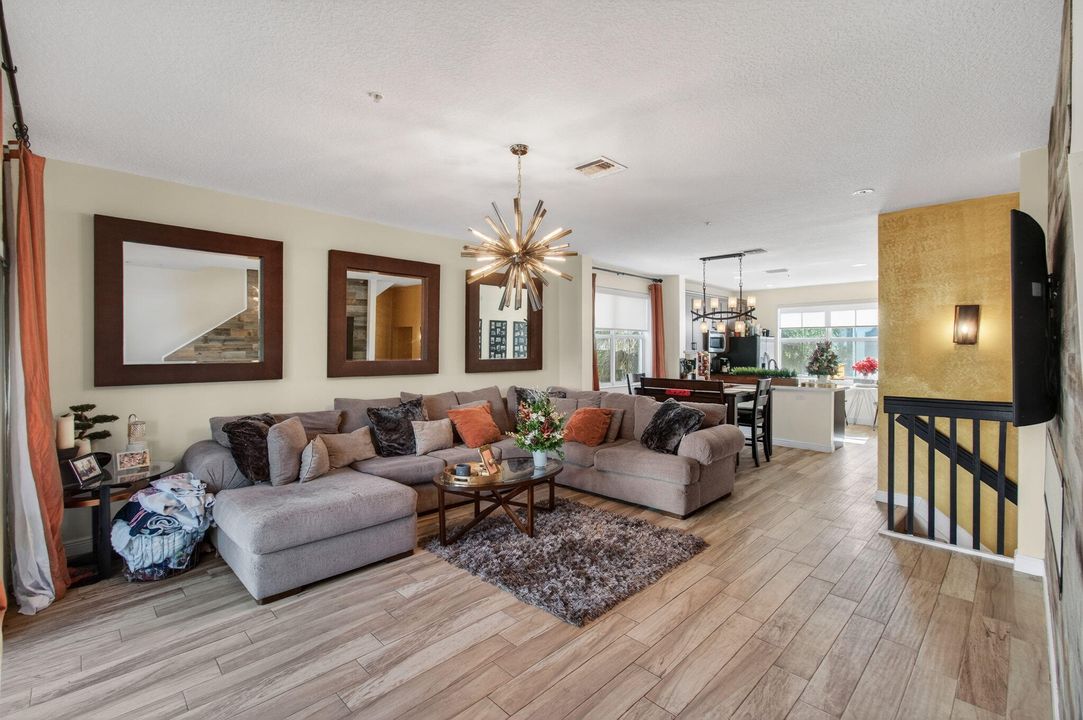 待售: $420,000 (4 贝兹, 3 浴室, 1988 平方英尺)