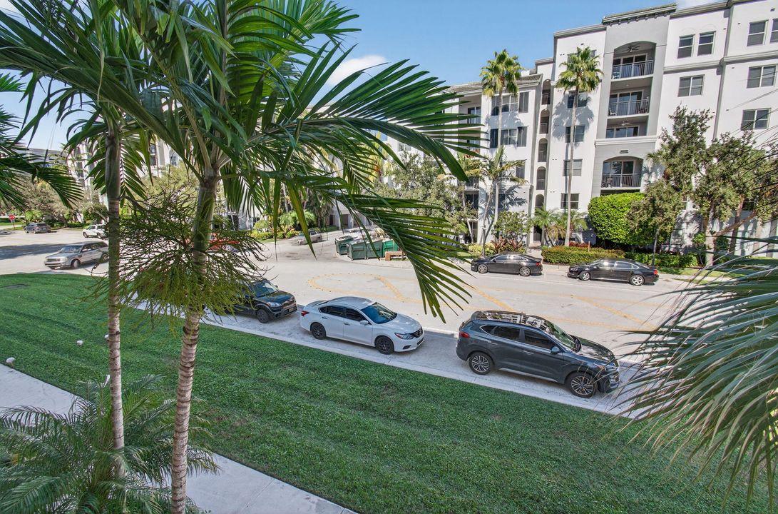 待售: $420,000 (4 贝兹, 3 浴室, 1988 平方英尺)