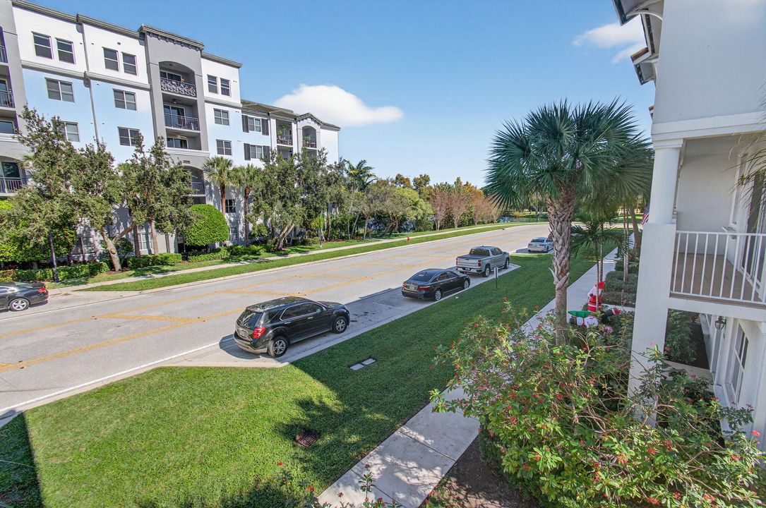 待售: $420,000 (4 贝兹, 3 浴室, 1988 平方英尺)