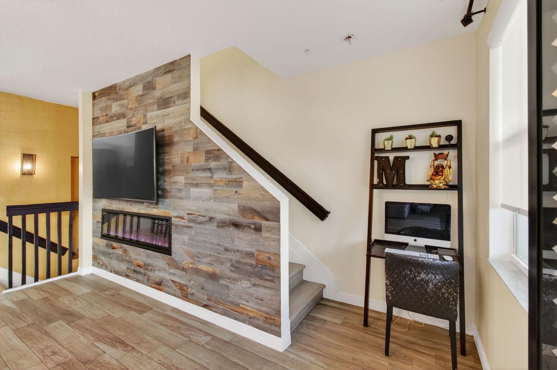 待售: $420,000 (4 贝兹, 3 浴室, 1988 平方英尺)