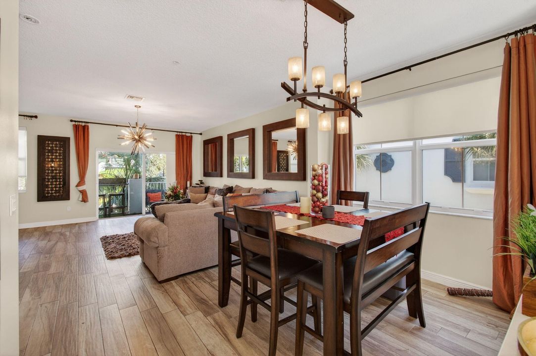 待售: $420,000 (4 贝兹, 3 浴室, 1988 平方英尺)