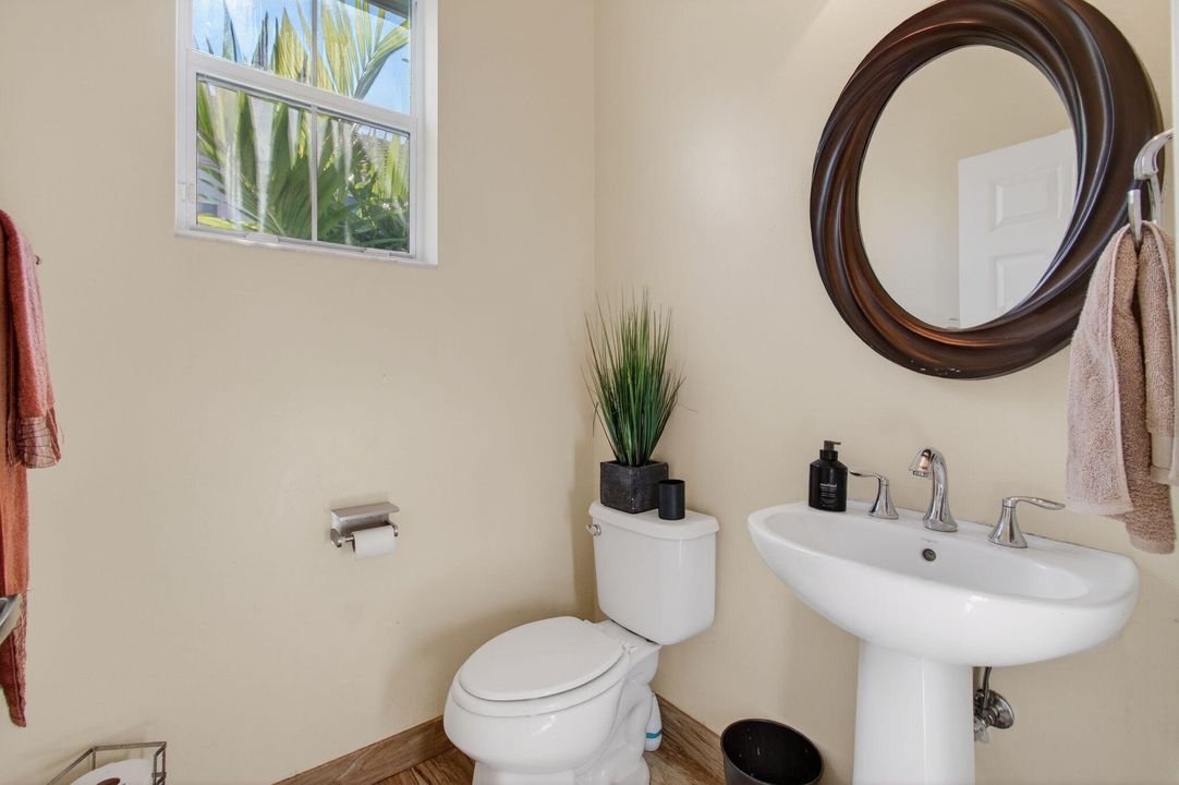 待售: $420,000 (4 贝兹, 3 浴室, 1988 平方英尺)