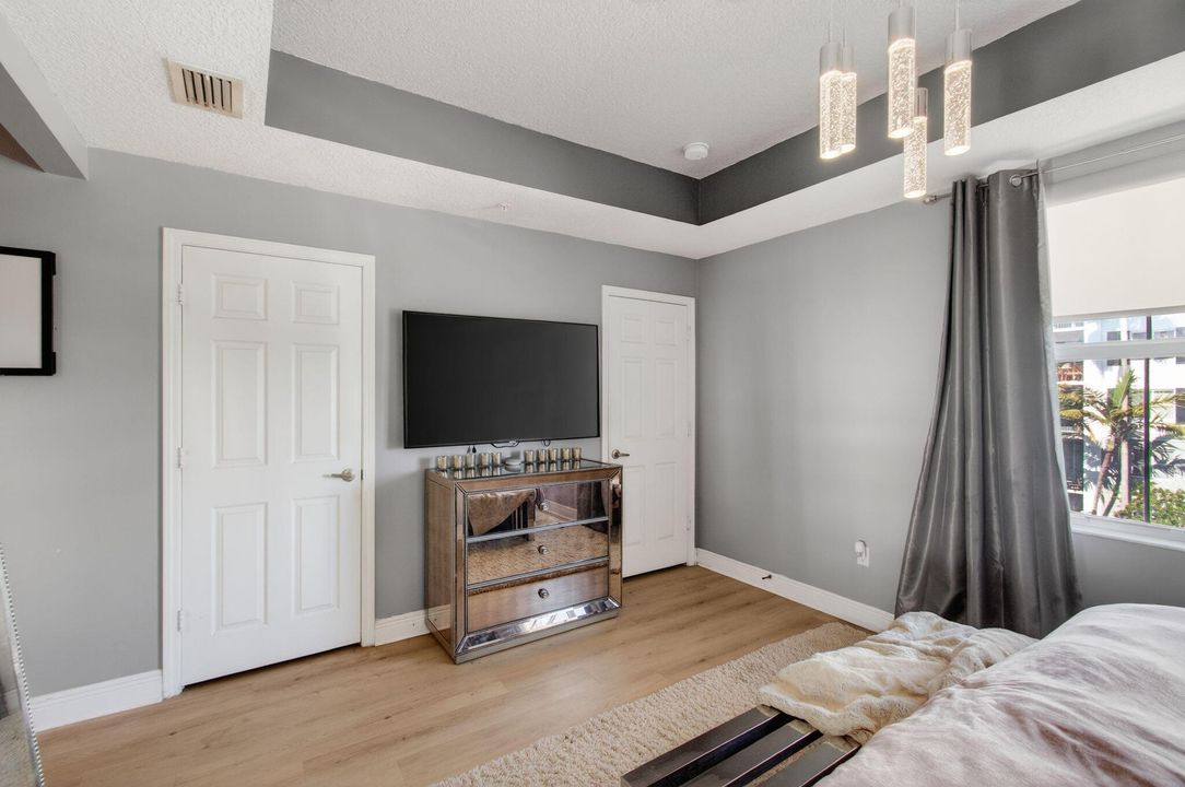 待售: $420,000 (4 贝兹, 3 浴室, 1988 平方英尺)