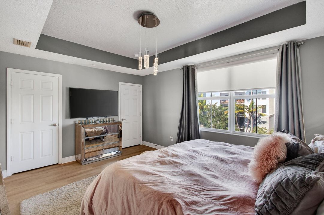 待售: $420,000 (4 贝兹, 3 浴室, 1988 平方英尺)