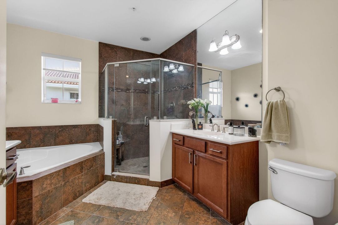 待售: $420,000 (4 贝兹, 3 浴室, 1988 平方英尺)