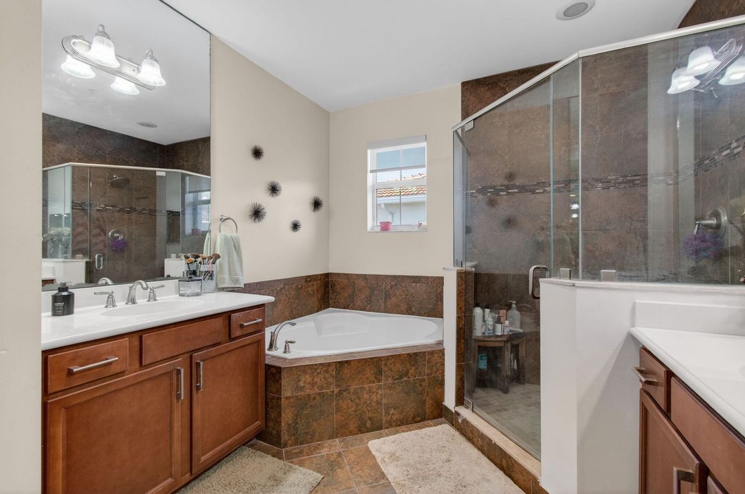 待售: $420,000 (4 贝兹, 3 浴室, 1988 平方英尺)