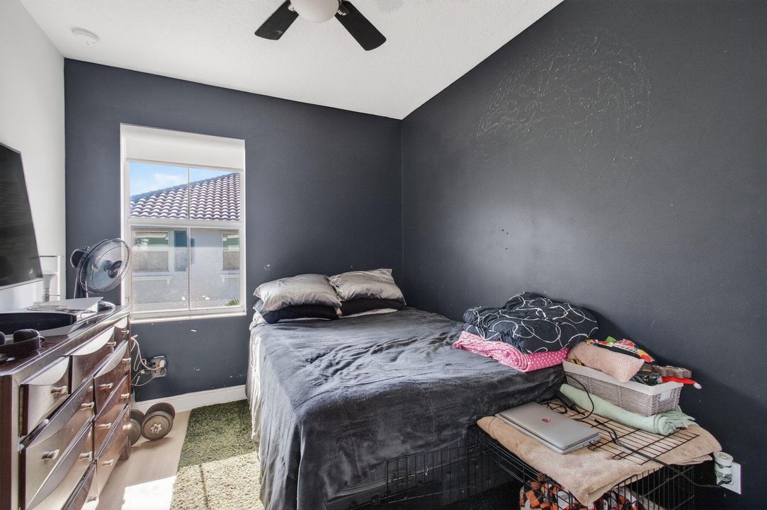 待售: $420,000 (4 贝兹, 3 浴室, 1988 平方英尺)