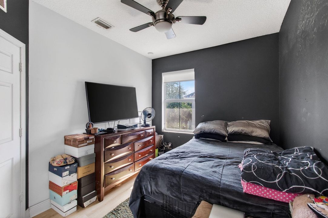 待售: $420,000 (4 贝兹, 3 浴室, 1988 平方英尺)