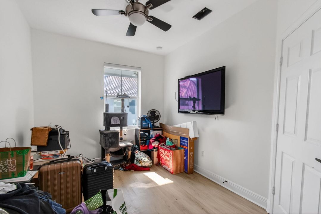 待售: $420,000 (4 贝兹, 3 浴室, 1988 平方英尺)