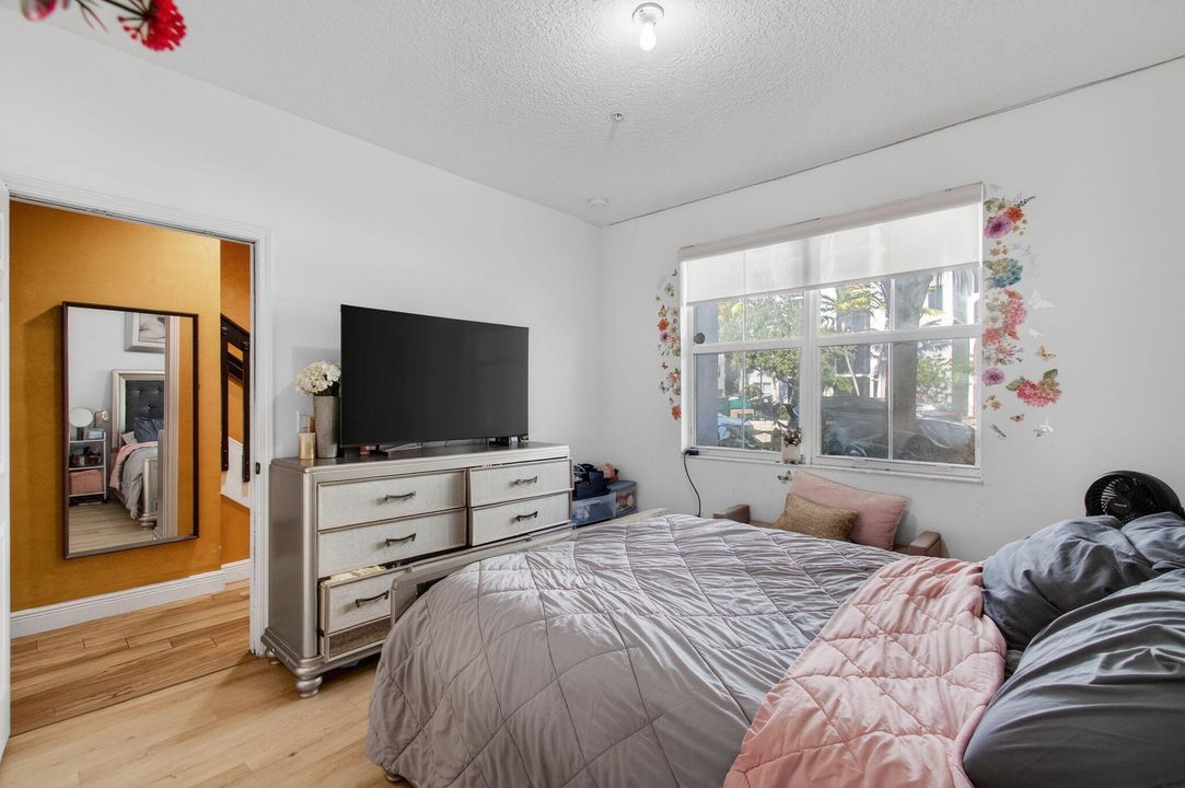 待售: $420,000 (4 贝兹, 3 浴室, 1988 平方英尺)