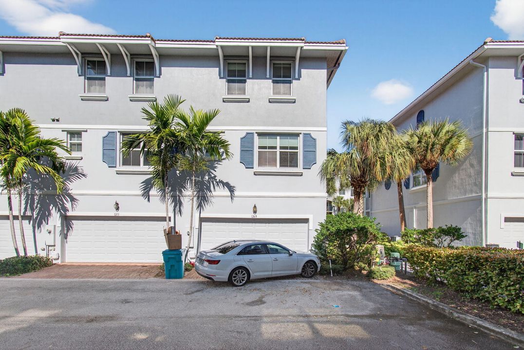 待售: $420,000 (4 贝兹, 3 浴室, 1988 平方英尺)