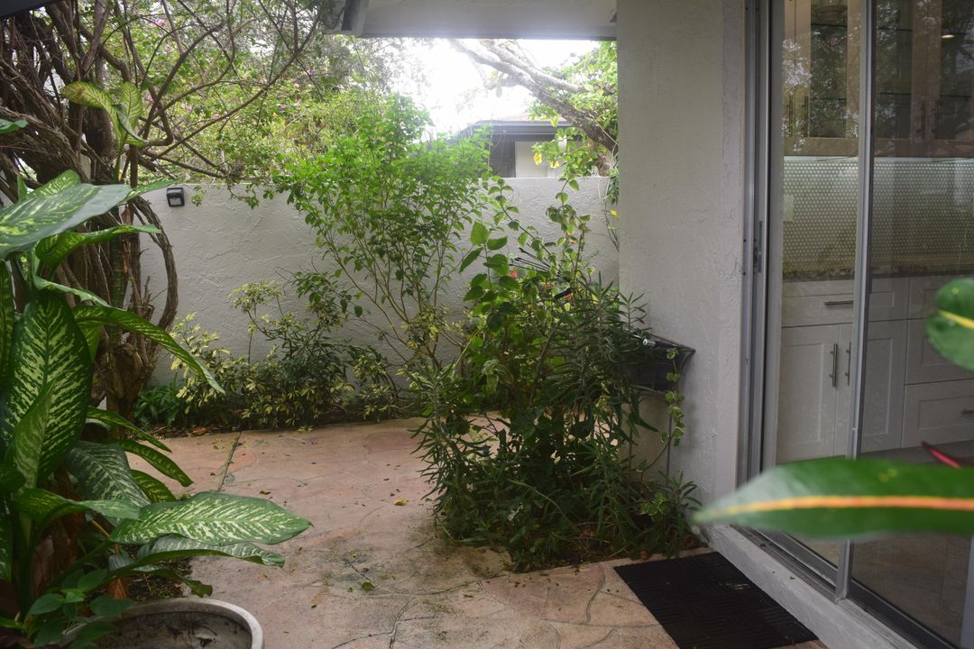 For Rent: $2,200 (2 beds, 2 baths, 1280 Square Feet)