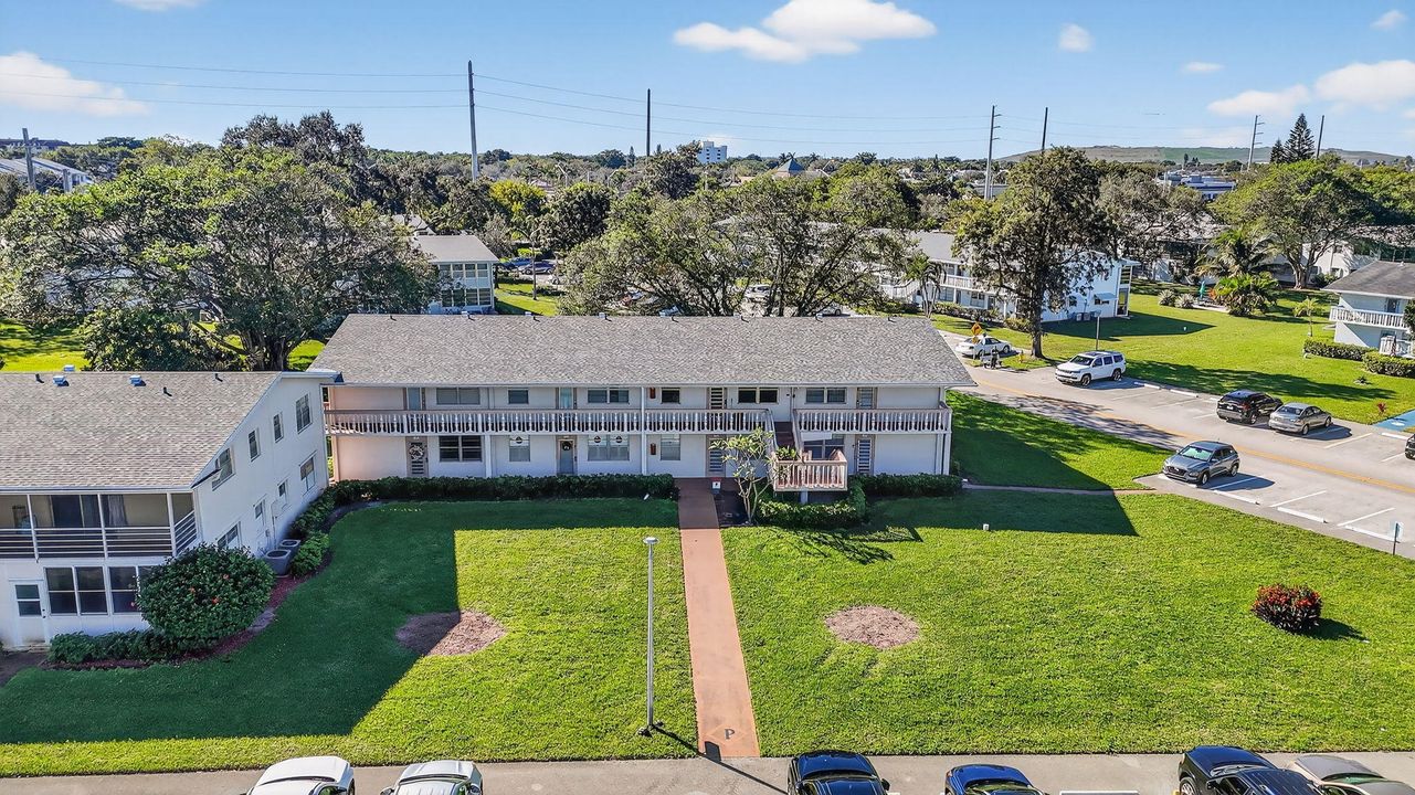 待售: $138,000 (2 贝兹, 1 浴室, 828 平方英尺)