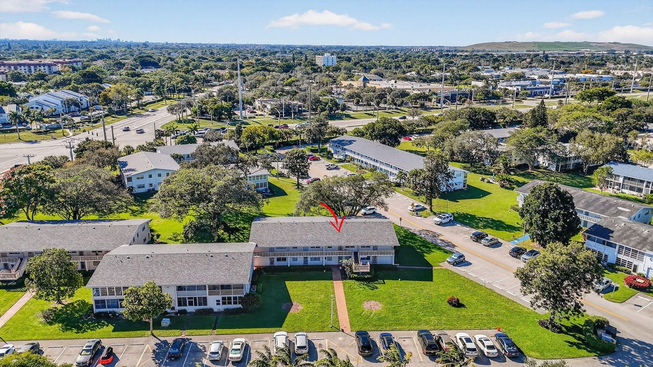 待售: $138,000 (2 贝兹, 1 浴室, 828 平方英尺)